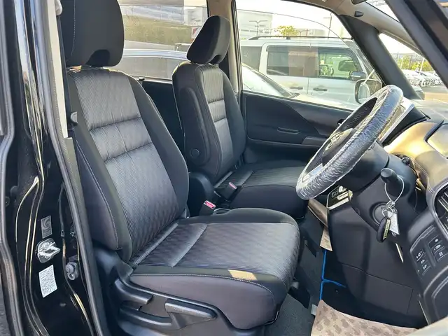 日産 セレナ e－パワー ハイウェイスター V 大阪府 2020(令2)年 6.6万km ダイヤモンドブラック 純正ナビ /ビルトインETC /プロパイロット /アラウンドビュー /シートヒーター /ドライブレコーダー /両側パワースライドドア /LEDヘッドライト /クルーズコントロール /フルセグTV /15インチ純正アルミホイール