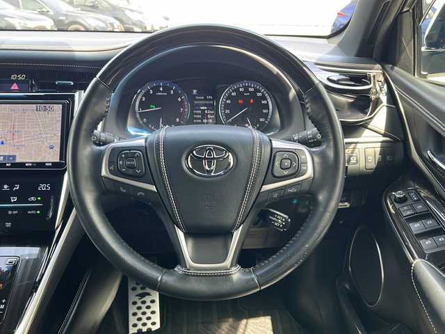 トヨタ ハリアー プレミアム 佐賀県 2019(令1)年 2.7万km ホワイトパールクリスタルシャイン メモリナビ/Bluetooth/CD/DVD/ワンオーナー/バックカメラ/地デジテレビ/フロントエアロ（MODELLISTA)/トヨタセーフティセンス/・衝突軽減システム/・レーンキープアシスト/・クリアランスソナー/ETC/MTモード付AT/オートライト／オートマチックハイビーム/クリアランスソナー/ブレーキホールド/パワーシート/エンジンスタートボタン/コーナーセンサー前後/エアバッグWサイド/電格ウィンカーミラー/ステアリングスイッチ/ウッド調皮まきステアリング