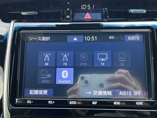 トヨタ ハリアー プレミアム 佐賀県 2019(令1)年 2.7万km ホワイトパールクリスタルシャイン メモリナビ/Bluetooth/CD/DVD/ワンオーナー/バックカメラ/地デジテレビ/フロントエアロ（MODELLISTA)/トヨタセーフティセンス/・衝突軽減システム/・レーンキープアシスト/・クリアランスソナー/ETC/MTモード付AT/オートライト／オートマチックハイビーム/クリアランスソナー/ブレーキホールド/パワーシート/エンジンスタートボタン/コーナーセンサー前後/エアバッグWサイド/電格ウィンカーミラー/ステアリングスイッチ/ウッド調皮まきステアリング