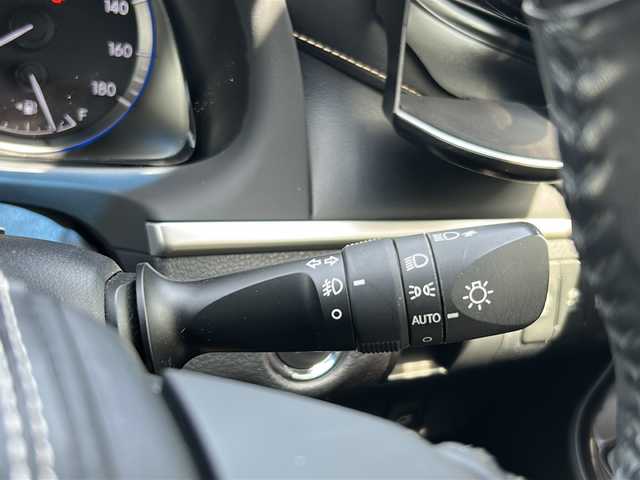 トヨタ ハリアー プレミアム 佐賀県 2019(令1)年 2.7万km ホワイトパールクリスタルシャイン メモリナビ/Bluetooth/CD/DVD/ワンオーナー/バックカメラ/地デジテレビ/フロントエアロ（MODELLISTA)/トヨタセーフティセンス/・衝突軽減システム/・レーンキープアシスト/・クリアランスソナー/ETC/MTモード付AT/オートライト／オートマチックハイビーム/クリアランスソナー/ブレーキホールド/パワーシート/エンジンスタートボタン/コーナーセンサー前後/エアバッグWサイド/電格ウィンカーミラー/ステアリングスイッチ/ウッド調皮まきステアリング
