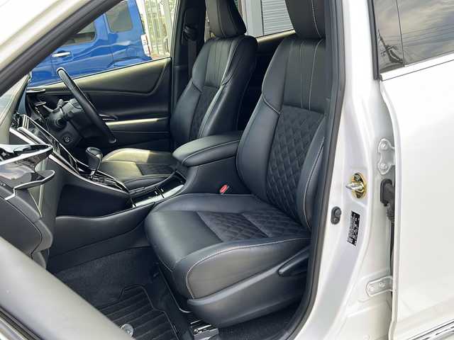 トヨタ ハリアー プレミアム 佐賀県 2019(令1)年 2.7万km ホワイトパールクリスタルシャイン メモリナビ/Bluetooth/CD/DVD/ワンオーナー/バックカメラ/地デジテレビ/フロントエアロ（MODELLISTA)/トヨタセーフティセンス/・衝突軽減システム/・レーンキープアシスト/・クリアランスソナー/ETC/MTモード付AT/オートライト／オートマチックハイビーム/クリアランスソナー/ブレーキホールド/パワーシート/エンジンスタートボタン/コーナーセンサー前後/エアバッグWサイド/電格ウィンカーミラー/ステアリングスイッチ/ウッド調皮まきステアリング