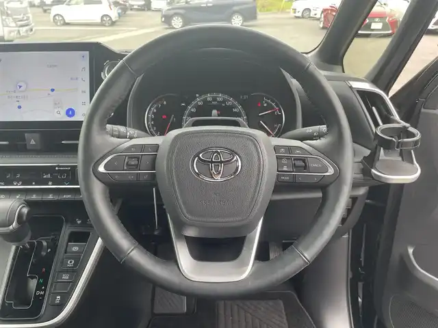トヨタ ヴォクシー S－Z 愛媛県 2022(令4)年 2.7万km アティチュードブラックマイカ 純正10.5インチナビ/全周囲カメラ　/R14型EL後席フリップダウンモニター　/両側電動スライドドア　/快適利便ＰＫＧ/パワーバックドア　/３眼ＬＥＤ　/アドバンスドパーク＆ドライブ　/前後ドラレコ　/トヨタセーフティセンス　/レーダークルーズコントロール/ブラインドスポットモニター/衝突被害軽減装置/車線逸脱防止装置/安心降車アシスト/ステアリングヒーター/D/N席シートヒーター/ETC2.0　/現状サマー(純正AW)(205/55/R17)