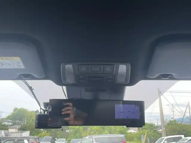 トヨタ ヴォクシー S－Z 愛媛県 2022(令4)年 2.7万km アティチュードブラックマイカ 純正10.5インチナビ/全周囲カメラ　/R14型EL後席フリップダウンモニター　/両側電動スライドドア　/快適利便ＰＫＧ/パワーバックドア　/３眼ＬＥＤ　/アドバンスドパーク＆ドライブ　/前後ドラレコ　/トヨタセーフティセンス　/レーダークルーズコントロール/ブラインドスポットモニター/衝突被害軽減装置/車線逸脱防止装置/安心降車アシスト/ステアリングヒーター/D/N席シートヒーター/ETC2.0　/現状サマー(純正AW)(205/55/R17)