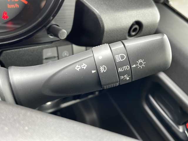 スズキ ジムニー XL 道東・釧路十勝 2024(令6)年 0.5万km ミディアムグレー 4WD/純正ナビ SKX-S808/　(AM/FM/CD/DVD/BT)/シートヒーター/純正16インチAW/純正フロアマット/ドアバイザー/アイドリングストップ/コーナーセンサー/レーンキープアシスト/ダウンヒルアシスト/オートライト/フォグランプ/盗難防止装置/ABS/横滑り防止装置/スペアキー/取扱説明書