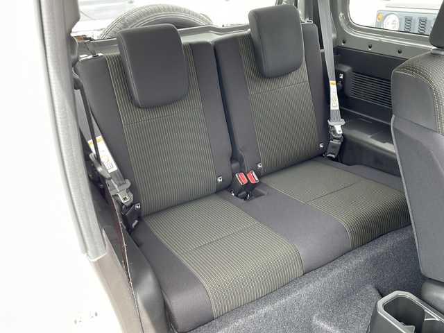 スズキ ジムニー XL 道東・釧路十勝 2024(令6)年 0.5万km ミディアムグレー 4WD/純正ナビ SKX-S808/　(AM/FM/CD/DVD/BT)/シートヒーター/純正16インチAW/純正フロアマット/ドアバイザー/アイドリングストップ/コーナーセンサー/レーンキープアシスト/ダウンヒルアシスト/オートライト/フォグランプ/盗難防止装置/ABS/横滑り防止装置/スペアキー/取扱説明書