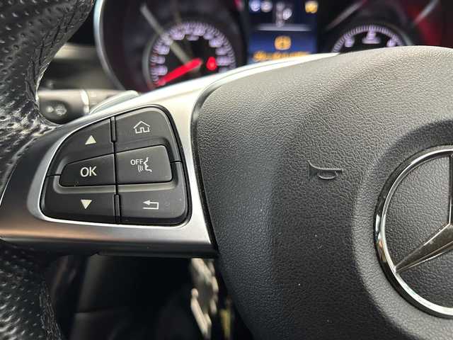 メルセデス・ベンツ ＧＬＣ２２０ d 4マチックスポーツ 本革 鹿児島県 2017(平29)年 7.5万km グレー アクティブブラインドスポットアシスト/360°カメラシステム/純正ナビ/（CD/フルセグ/Bluetooth/SD）/ETC/デジタルインナーミラー型前後ドライブレコーダー/ステアリングリモコン/ステアリングパイロット/ディスタンスパイロット/パドルシフト/ハーフレザーシート/前席パワーシート/全席シートヒーター/シートメモリ/パワーバックドア/ヘッドアップディスプレイ/純正HIDヘッドライト/オートライト/純正フロアマット/純正19インチアルミ/保証書&取扱説明書