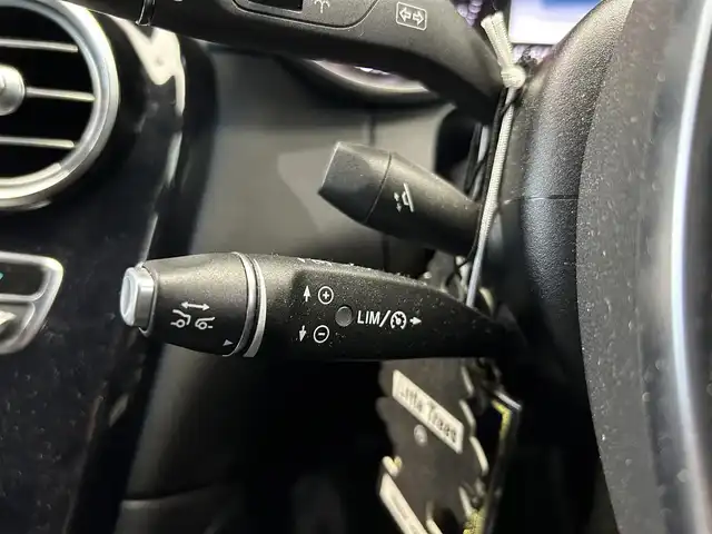 メルセデス・ベンツ ＧＬＣ２２０ d 4マチックスポーツ 本革 鹿児島県 2017(平29)年 7.5万km グレー アクティブブラインドスポットアシスト/360°カメラシステム/純正ナビ/（CD/フルセグ/Bluetooth/SD）/ETC/デジタルインナーミラー型前後ドライブレコーダー/ステアリングリモコン/ステアリングパイロット/ディスタンスパイロット/パドルシフト/ハーフレザーシート/前席パワーシート/全席シートヒーター/シートメモリ/パワーバックドア/ヘッドアップディスプレイ/純正HIDヘッドライト/オートライト/純正フロアマット/純正19インチアルミ/保証書&取扱説明書