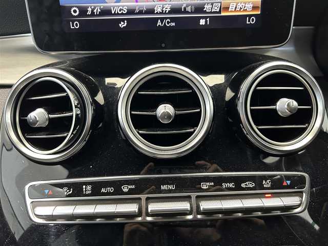 メルセデス・ベンツ ＧＬＣ２２０ d 4マチックスポーツ 本革 鹿児島県 2017(平29)年 7.5万km グレー アクティブブラインドスポットアシスト/360°カメラシステム/純正ナビ/（CD/フルセグ/Bluetooth/SD）/ETC/デジタルインナーミラー型前後ドライブレコーダー/ステアリングリモコン/ステアリングパイロット/ディスタンスパイロット/パドルシフト/ハーフレザーシート/前席パワーシート/全席シートヒーター/シートメモリ/パワーバックドア/ヘッドアップディスプレイ/純正HIDヘッドライト/オートライト/純正フロアマット/純正19インチアルミ/保証書&取扱説明書