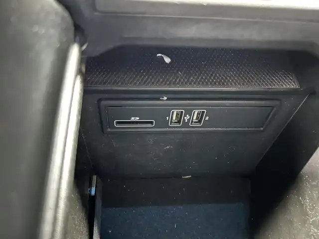 メルセデス・ベンツ ＧＬＣ２２０ d 4マチックスポーツ 本革 鹿児島県 2017(平29)年 7.5万km グレー アクティブブラインドスポットアシスト/360°カメラシステム/純正ナビ/（CD/フルセグ/Bluetooth/SD）/ETC/デジタルインナーミラー型前後ドライブレコーダー/ステアリングリモコン/ステアリングパイロット/ディスタンスパイロット/パドルシフト/ハーフレザーシート/前席パワーシート/全席シートヒーター/シートメモリ/パワーバックドア/ヘッドアップディスプレイ/純正HIDヘッドライト/オートライト/純正フロアマット/純正19インチアルミ/保証書&取扱説明書