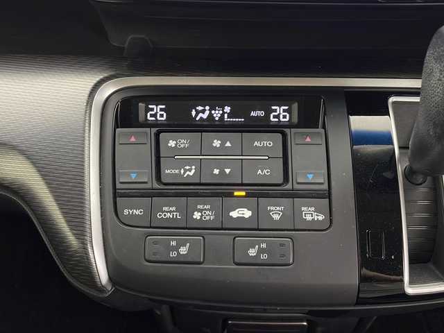 ホンダ ステップワゴン スパーダ クルスピセンシング 鹿児島県 2018(平30)年 5.3万km プレミアムスパークルブラックパール 純正９インチナビ　/（AM/FM/CD/DVD/Bluetooth/HDMI）/フリップダウンモニター　/Honda SENSING/・衝突軽減ブレーキ/誤発進抑制機能/・歩行者事故低減ステアリング/路外逸脱抑制機能/・アダプティブ・クルーズ・コントロール/・LKAS〈車線維持支援システム〉/全方位カメラ　/ビルトインＥＴＣ　/両側パワースライドドア　/シートヒーター　/ドラレコ　/オートライト/わくわくゲート/スマートキー /純正AW17インチ