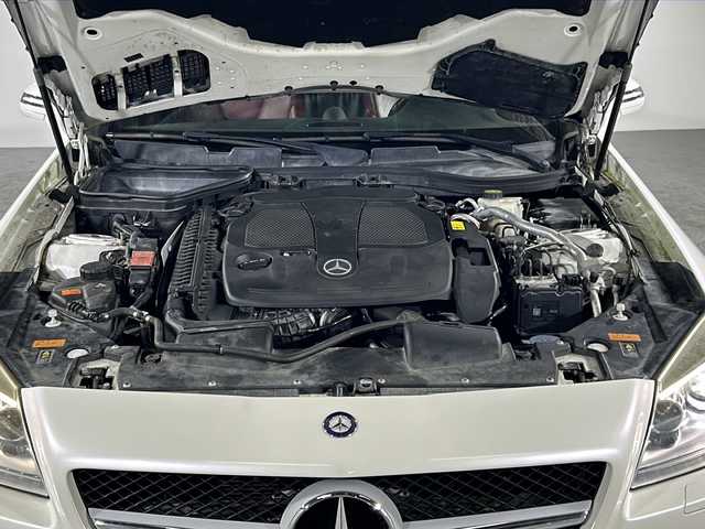 メルセデス・ベンツ ＳＬＫ３５０ ブルーエフィシェンシー 沖縄県 2011(平23)年 3.3万km ダイヤモンドホワイト 左ハンドル　/ハーマンカードン　/ウッドコンビステアリング　/純正ナビ/【CD/DVD/BT/フルセグTV】/パドルシフト　/ステアリングスイッチ　/ウッドコンビセンターパネル　/電子パーキング　/電動オープンルーフ　/ウィンカーミラー　/レザーシート/前席パワーシート/シートメモリー/前席シートヒーター/17インチ純正アルミ/スマートキー/保証書　/取扱説明書