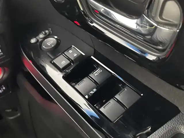 ホンダ Ｎ ＢＯＸ カスタム L 千葉県 2021(令3)年 3.7万km クリスタルブラックパール ホンダセンシング/・CMBS　衝突軽減ブレーキ/・ACC　アダプティブクルーズコントロール/・先行車発進お知らせ/・レーンキープアシスト/・標識認識機能/純正8インチナビ/・型番：VXU-217NBi/・CD/DVD/フルセグ/Bluetooth/SD/USB/・ETC/・バックカメラ　バックモニター/両側電動ドア　両側パワースライドドア/コーナーセンサー　パーキングセンサー/純正14インチアルミホイール/LEDヘッドライト/フォグランプ/オートライト/オートハイビーム/ヘッドライトレベライザー/前席シートヒーター/ベンチシート/チップアップシート/スマートキー/スペアキー/プッシュスタートボタン/オートエアコン/純正フロアマット/電動格納ミラー/ステアリングリモコン　ステアリングスイッチ/横滑り防止装置