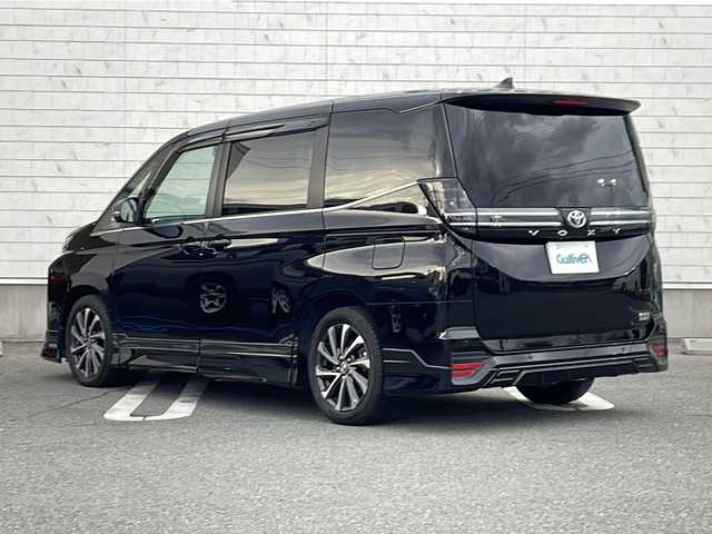 トヨタ ヴォクシー ハイブリッド S－Z 山形県 2023(令5)年 4万km アティチュードブラックマイカ GRエアロ(F/S/R)/トヨタチームメイト/・アドバンストドライブ/・アドバンストパーク/快適便利パッケージHigh/・両側ハンズフリーデュアルパワースライドドア/・パワーバックドア/・ステアリングヒーター/・前席/2列目シートヒーター/・2列目オットマン/・デュアルオートエアコン（ナノイーXあり）/ドライビングサポートパッケージ/・カラーヘッドアップディスプレイ/・デジタルインナーミラー/ディスプレイオーディオプラス/フルセグTV/パノラミックビューモニター/レーダークルーズコントロール/クリアランスソナー/トヨタセーフティセンス/・プリクラッシュセーフティ/・レーントレーシングアシスト/・レーンディパーチャーアラート/・オートマチックハイビーム/・ロードサインアシスト/・ドライバー異常時対応システム/・プロアクティブドライビングアシスト/・発進遅れ告知機能/AC100V電源/パーキングサポートブレーキ(前後静止物)/LEDヘッドランプ/革巻きステアリング/ステアリングスイッチ/ビルトインETC2.0/合皮/ファブリックコンビシート/スマートエントリー/スタートシステム/禁煙車