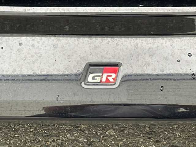 トヨタ ヴォクシー ハイブリッド S－Z 山形県 2023(令5)年 4万km アティチュードブラックマイカ GRエアロ(F/S/R)/トヨタチームメイト/・アドバンストドライブ/・アドバンストパーク/快適便利パッケージHigh/・両側ハンズフリーデュアルパワースライドドア/・パワーバックドア/・ステアリングヒーター/・前席/2列目シートヒーター/・2列目オットマン/・デュアルオートエアコン（ナノイーXあり）/ドライビングサポートパッケージ/・カラーヘッドアップディスプレイ/・デジタルインナーミラー/ディスプレイオーディオプラス/フルセグTV/パノラミックビューモニター/レーダークルーズコントロール/クリアランスソナー/トヨタセーフティセンス/・プリクラッシュセーフティ/・レーントレーシングアシスト/・レーンディパーチャーアラート/・オートマチックハイビーム/・ロードサインアシスト/・ドライバー異常時対応システム/・プロアクティブドライビングアシスト/・発進遅れ告知機能/AC100V電源/パーキングサポートブレーキ(前後静止物)/LEDヘッドランプ/革巻きステアリング/ステアリングスイッチ/ビルトインETC2.0/合皮/ファブリックコンビシート/スマートエントリー/スタートシステム/禁煙車