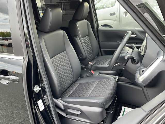 トヨタ ヴォクシー ハイブリッド S－Z 山形県 2023(令5)年 4万km アティチュードブラックマイカ GRエアロ(F/S/R)/トヨタチームメイト/・アドバンストドライブ/・アドバンストパーク/快適便利パッケージHigh/・両側ハンズフリーデュアルパワースライドドア/・パワーバックドア/・ステアリングヒーター/・前席/2列目シートヒーター/・2列目オットマン/・デュアルオートエアコン（ナノイーXあり）/ドライビングサポートパッケージ/・カラーヘッドアップディスプレイ/・デジタルインナーミラー/ディスプレイオーディオプラス/フルセグTV/パノラミックビューモニター/レーダークルーズコントロール/クリアランスソナー/トヨタセーフティセンス/・プリクラッシュセーフティ/・レーントレーシングアシスト/・レーンディパーチャーアラート/・オートマチックハイビーム/・ロードサインアシスト/・ドライバー異常時対応システム/・プロアクティブドライビングアシスト/・発進遅れ告知機能/AC100V電源/パーキングサポートブレーキ(前後静止物)/LEDヘッドランプ/革巻きステアリング/ステアリングスイッチ/ビルトインETC2.0/合皮/ファブリックコンビシート/スマートエントリー/スタートシステム/禁煙車