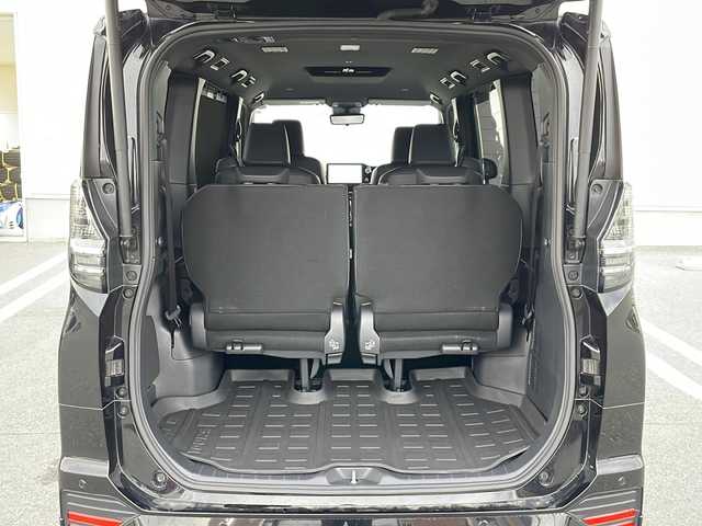 トヨタ ヴォクシー ハイブリッド S－Z 山形県 2023(令5)年 4万km アティチュードブラックマイカ GRエアロ(F/S/R)/トヨタチームメイト/・アドバンストドライブ/・アドバンストパーク/快適便利パッケージHigh/・両側ハンズフリーデュアルパワースライドドア/・パワーバックドア/・ステアリングヒーター/・前席/2列目シートヒーター/・2列目オットマン/・デュアルオートエアコン（ナノイーXあり）/ドライビングサポートパッケージ/・カラーヘッドアップディスプレイ/・デジタルインナーミラー/ディスプレイオーディオプラス/フルセグTV/パノラミックビューモニター/レーダークルーズコントロール/クリアランスソナー/トヨタセーフティセンス/・プリクラッシュセーフティ/・レーントレーシングアシスト/・レーンディパーチャーアラート/・オートマチックハイビーム/・ロードサインアシスト/・ドライバー異常時対応システム/・プロアクティブドライビングアシスト/・発進遅れ告知機能/AC100V電源/パーキングサポートブレーキ(前後静止物)/LEDヘッドランプ/革巻きステアリング/ステアリングスイッチ/ビルトインETC2.0/合皮/ファブリックコンビシート/スマートエントリー/スタートシステム/禁煙車