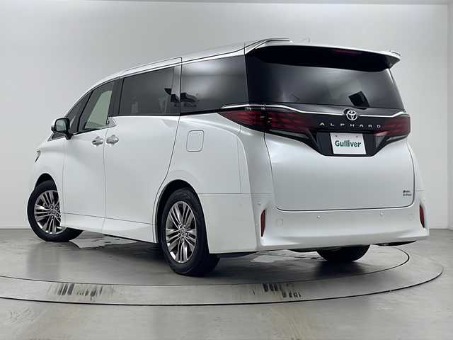 トヨタ アルファードハイブリット Z 埼玉県 2024(令6)年 0.5万km プラチナホワイトパールマイカ ユニバーサルステップ　/純正ディスプレイオーディオ　/全方位カメラ　/ＢＳＭ　/ワイヤレス充電器　/前後ドライブレコーダー　/ビルトインＥＴＣ２．０　/メモリ付きパワーシート/シートヒーター/エアシート/ステアリングヒーター/電動リアゲート　/レーダークルーズコントロール/アドバンストパーク＋PKSB/パドルシフト/オットマン/両側パワースライドドア/純正アルミホイール/純正フロアマット/LEDヘッドライト/オートマティックハイビーム/フォグランプ
