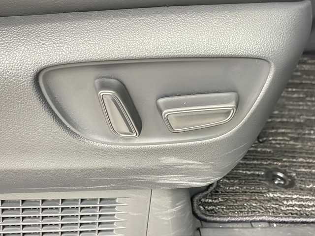 トヨタ アルファードハイブリット Z 埼玉県 2024(令6)年 0.5万km プラチナホワイトパールマイカ ユニバーサルステップ　/純正ディスプレイオーディオ　/全方位カメラ　/ＢＳＭ　/ワイヤレス充電器　/前後ドライブレコーダー　/ビルトインＥＴＣ２．０　/メモリ付きパワーシート/シートヒーター/エアシート/ステアリングヒーター/電動リアゲート　/レーダークルーズコントロール/アドバンストパーク＋PKSB/パドルシフト/オットマン/両側パワースライドドア/純正アルミホイール/純正フロアマット/LEDヘッドライト/オートマティックハイビーム/フォグランプ