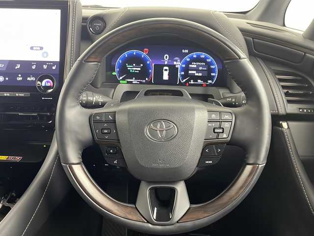 トヨタ アルファードハイブリット Z 埼玉県 2024(令6)年 0.5万km プラチナホワイトパールマイカ ユニバーサルステップ　/純正ディスプレイオーディオ　/全方位カメラ　/ＢＳＭ　/ワイヤレス充電器　/前後ドライブレコーダー　/ビルトインＥＴＣ２．０　/メモリ付きパワーシート/シートヒーター/エアシート/ステアリングヒーター/電動リアゲート　/レーダークルーズコントロール/アドバンストパーク＋PKSB/パドルシフト/オットマン/両側パワースライドドア/純正アルミホイール/純正フロアマット/LEDヘッドライト/オートマティックハイビーム/フォグランプ