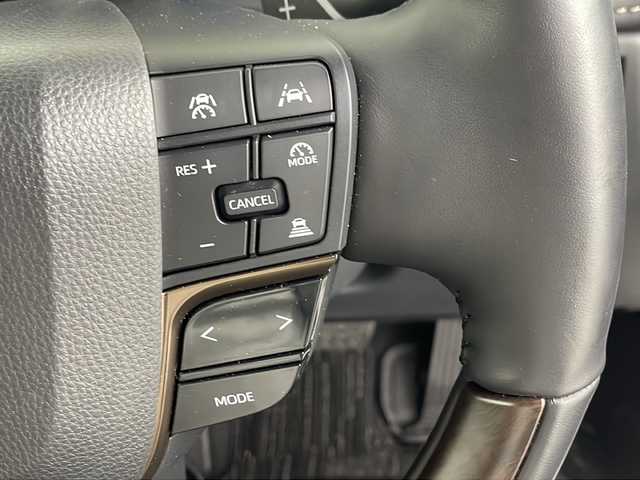 トヨタ アルファードハイブリット Z 埼玉県 2024(令6)年 0.5万km プラチナホワイトパールマイカ ユニバーサルステップ　/純正ディスプレイオーディオ　/全方位カメラ　/ＢＳＭ　/ワイヤレス充電器　/前後ドライブレコーダー　/ビルトインＥＴＣ２．０　/メモリ付きパワーシート/シートヒーター/エアシート/ステアリングヒーター/電動リアゲート　/レーダークルーズコントロール/アドバンストパーク＋PKSB/パドルシフト/オットマン/両側パワースライドドア/純正アルミホイール/純正フロアマット/LEDヘッドライト/オートマティックハイビーム/フォグランプ