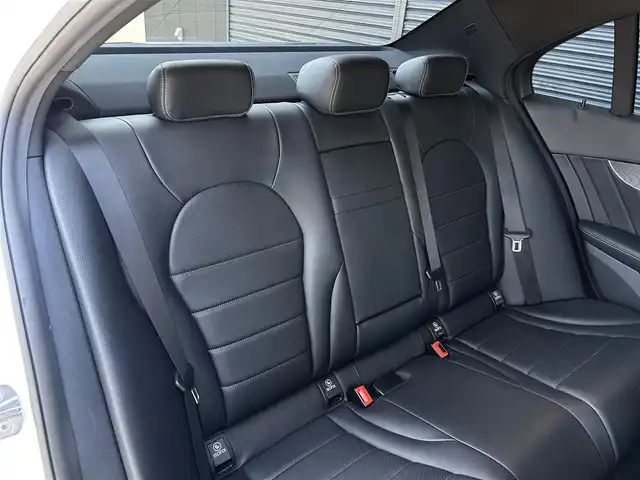 メルセデス・ベンツ Ｃ２２０ｄ アバンギャルド　AMGライン 茨城県 2019(平31)年 4.5万km ポーラホワイト 後期型 /RSP /ACC /黒革 /Sヒ-タ- /ナビ /TV /Bカメラ /パークトロニック /レーンキープアシスト /ブラインドスポットアシスト /M付パワーシート /LED /パドルシフト /キーレスゴー /ETC2.0 /純正18インチAW /禁煙車
