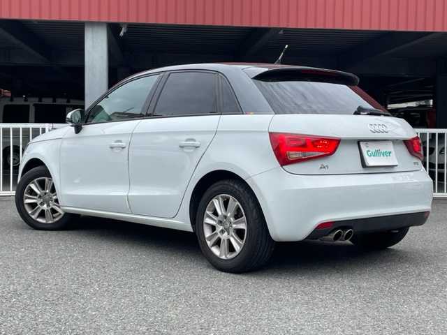 アウディ Ａ１ スポーツバック 1．4TFSI 神奈川県 2012(平24)年 5万km グレイシアホワイトメタリック ・純正アルミホイール/・社外ナビ/・キセノンヘッドライト/・ドライブレコーダー/・ETC/・純正フロアマット/・プッシュスタート