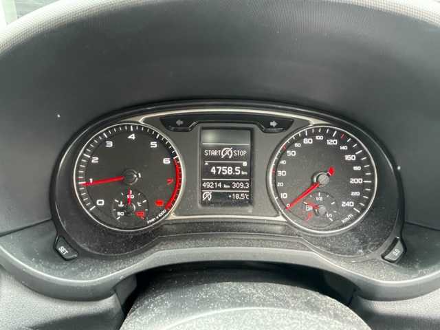 アウディ Ａ１ スポーツバック 1．4TFSI 神奈川県 2012(平24)年 5万km グレイシアホワイトメタリック ・純正アルミホイール/・社外ナビ/・キセノンヘッドライト/・ドライブレコーダー/・ETC/・純正フロアマット/・プッシュスタート