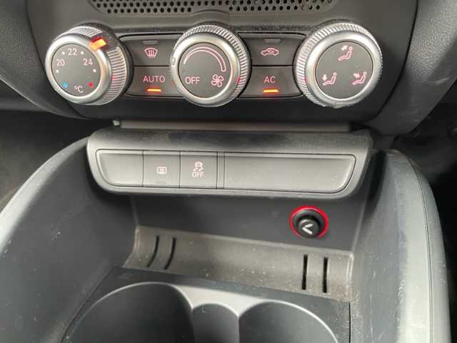 アウディ Ａ１ スポーツバック 1．4TFSI 神奈川県 2012(平24)年 5万km グレイシアホワイトメタリック ・純正アルミホイール/・社外ナビ/・キセノンヘッドライト/・ドライブレコーダー/・ETC/・純正フロアマット/・プッシュスタート