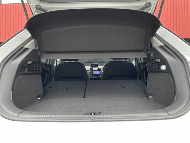 アウディ Ａ１ スポーツバック 1．4TFSI 神奈川県 2012(平24)年 5万km グレイシアホワイトメタリック ・純正アルミホイール/・社外ナビ/・キセノンヘッドライト/・ドライブレコーダー/・ETC/・純正フロアマット/・プッシュスタート