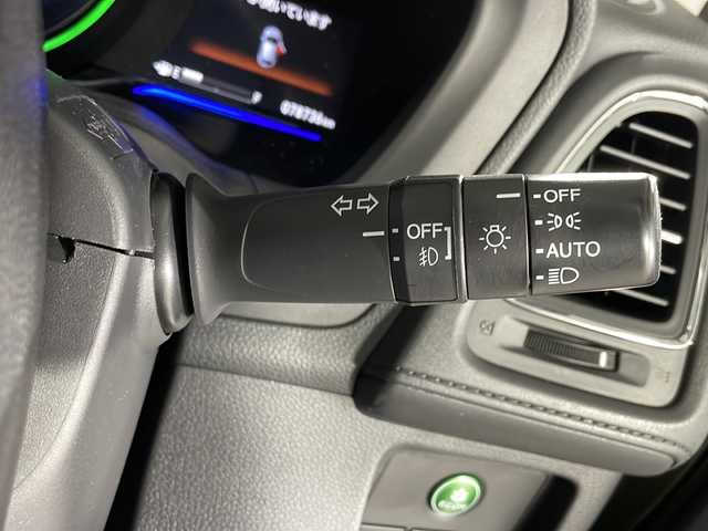 ホンダ ヴェゼル ハイブリッド Z 沖縄県 2014(平26)年 7.9万km ミスティックグリーンパール 県外仕入　/禁煙車　/純正７インチナビ[VXM155VFi]/（ＢＴ，フルセグ，ＣＤ／ＤＶＤ，ラジオ）　/バックカメラ　/ルーフレール　/ハーフレザーシート　/運転席シートヒーター　/クルーズコントロール　/パドルシフト　/オートライト　/ETC/純正フロアマット/純正ドアバイザー/電子パーキングブレーキ/ＬＥＤヘッドライト/純正17インチアルミホイール