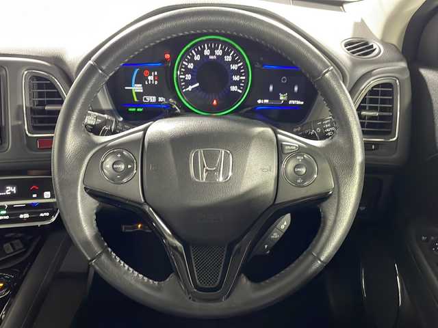 ホンダ ヴェゼル ハイブリッド Z 沖縄県 2014(平26)年 7.9万km ミスティックグリーンパール 県外仕入　/禁煙車　/純正７インチナビ[VXM155VFi]/（ＢＴ，フルセグ，ＣＤ／ＤＶＤ，ラジオ）　/バックカメラ　/ルーフレール　/ハーフレザーシート　/運転席シートヒーター　/クルーズコントロール　/パドルシフト　/オートライト　/ETC/純正フロアマット/純正ドアバイザー/電子パーキングブレーキ/ＬＥＤヘッドライト/純正17インチアルミホイール