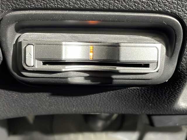 ホンダ ヴェゼル ハイブリッド Z 沖縄県 2014(平26)年 7.9万km ミスティックグリーンパール 県外仕入　/禁煙車　/純正７インチナビ[VXM155VFi]/（ＢＴ，フルセグ，ＣＤ／ＤＶＤ，ラジオ）　/バックカメラ　/ルーフレール　/ハーフレザーシート　/運転席シートヒーター　/クルーズコントロール　/パドルシフト　/オートライト　/ETC/純正フロアマット/純正ドアバイザー/電子パーキングブレーキ/ＬＥＤヘッドライト/純正17インチアルミホイール