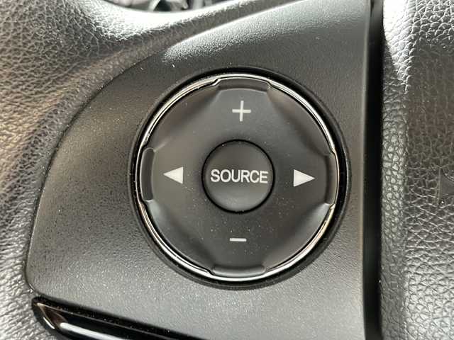 ホンダ ヴェゼル ハイブリッド Z 沖縄県 2014(平26)年 7.9万km ミスティックグリーンパール 県外仕入　/禁煙車　/純正７インチナビ[VXM155VFi]/（ＢＴ，フルセグ，ＣＤ／ＤＶＤ，ラジオ）　/バックカメラ　/ルーフレール　/ハーフレザーシート　/運転席シートヒーター　/クルーズコントロール　/パドルシフト　/オートライト　/ETC/純正フロアマット/純正ドアバイザー/電子パーキングブレーキ/ＬＥＤヘッドライト/純正17インチアルミホイール