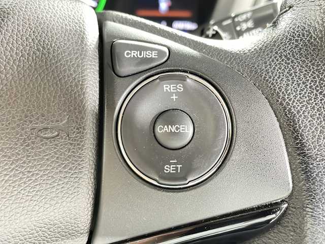 ホンダ ヴェゼル ハイブリッド Z 沖縄県 2014(平26)年 7.9万km ミスティックグリーンパール 県外仕入　/禁煙車　/純正７インチナビ[VXM155VFi]/（ＢＴ，フルセグ，ＣＤ／ＤＶＤ，ラジオ）　/バックカメラ　/ルーフレール　/ハーフレザーシート　/運転席シートヒーター　/クルーズコントロール　/パドルシフト　/オートライト　/ETC/純正フロアマット/純正ドアバイザー/電子パーキングブレーキ/ＬＥＤヘッドライト/純正17インチアルミホイール