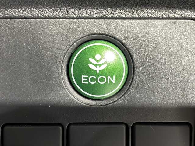 ホンダ ヴェゼル ハイブリッド Z 沖縄県 2014(平26)年 7.9万km ミスティックグリーンパール 県外仕入　/禁煙車　/純正７インチナビ[VXM155VFi]/（ＢＴ，フルセグ，ＣＤ／ＤＶＤ，ラジオ）　/バックカメラ　/ルーフレール　/ハーフレザーシート　/運転席シートヒーター　/クルーズコントロール　/パドルシフト　/オートライト　/ETC/純正フロアマット/純正ドアバイザー/電子パーキングブレーキ/ＬＥＤヘッドライト/純正17インチアルミホイール