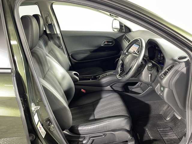 ホンダ ヴェゼル ハイブリッド Z 沖縄県 2014(平26)年 7.9万km ミスティックグリーンパール 県外仕入　/禁煙車　/純正７インチナビ[VXM155VFi]/（ＢＴ，フルセグ，ＣＤ／ＤＶＤ，ラジオ）　/バックカメラ　/ルーフレール　/ハーフレザーシート　/運転席シートヒーター　/クルーズコントロール　/パドルシフト　/オートライト　/ETC/純正フロアマット/純正ドアバイザー/電子パーキングブレーキ/ＬＥＤヘッドライト/純正17インチアルミホイール