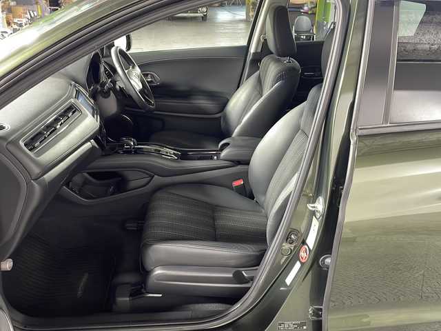 ホンダ ヴェゼル ハイブリッド Z 沖縄県 2014(平26)年 7.9万km ミスティックグリーンパール 県外仕入　/禁煙車　/純正７インチナビ[VXM155VFi]/（ＢＴ，フルセグ，ＣＤ／ＤＶＤ，ラジオ）　/バックカメラ　/ルーフレール　/ハーフレザーシート　/運転席シートヒーター　/クルーズコントロール　/パドルシフト　/オートライト　/ETC/純正フロアマット/純正ドアバイザー/電子パーキングブレーキ/ＬＥＤヘッドライト/純正17インチアルミホイール