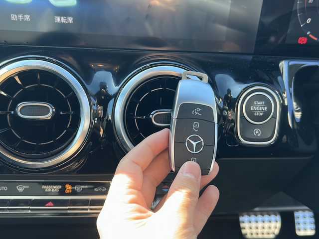 メルセデス・ベンツ Ｂ２００ｄ AMGライン 東京都 2021(令3)年 2.1万km ポーラホワイト 純正メーカーナビ/【TV/Bluetooth/USB/AM/FM】/全方位カメラ/ETC2.0/D/Nシートヒーター/D/N席パワーシート/D/N席メモリーシート/アクティブステアリングアシスト/マルチビームLED/アクティブブレーキアシスト/アクティブレーンキープアシスト/ヘッドアップディスプレイ/アクティブパーキングアシスト/ブラインドスポットモニター/サンルーフ/レーダークルーズコントロール/パドルシフト/電動リアゲート/置くだけ充電