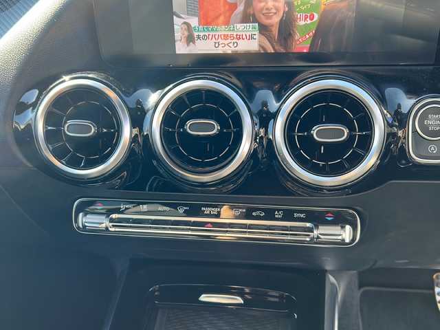 メルセデス・ベンツ Ｂ２００ｄ AMGライン 東京都 2021(令3)年 2.1万km ポーラホワイト 純正メーカーナビ/フルセグ/全方位カメラ/サンルーフ/レーダークルーズコントロール/シートヒーター/パワーシート/席メモリーシート/アクティブステアリングアシスト/マルチビームLED/アクティブレーンキープアシスト/ヘッドアップディスプレイ/アクティブパーキングアシスト/ブラインドスポットモニター/パドルシフト/電動リアゲート/置くだけ充電