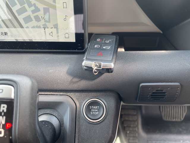 ランドローバー ランドローバー ディフェンダー 110S 岩手県 2020(令2)年 4万km 黒 ワンオーナー/エアサスペンション/全方位カメラ/衝突軽減ブレーキ/レーダークルーズコントロール/レーンキープアシスト/オートマチックパーキングエイド/リアトラフィックモニター/クリアランスソナー/横滑り防止装置/純正ナビ（BT/AM/FM/USB）/アイドリングストップ/ミラー型前後ドライブレコーダー/ビルトインETC2.0/純正ルーフキャリアー/ルーフラック/純正フロアマット/LEDヘッドライト/スマートキー　2本/プッシュスタート/ステアリングスイッチ/保証書/取扱説明書