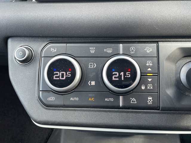 ランドローバー ランドローバー ディフェンダー 110S 岩手県 2020(令2)年 4万km 黒 ワンオーナー/エアサスペンション/全方位カメラ/衝突軽減ブレーキ/レーダークルーズコントロール/レーンキープアシスト/オートマチックパーキングエイド/リアトラフィックモニター/クリアランスソナー/横滑り防止装置/純正ナビ（BT/AM/FM/USB）/アイドリングストップ/ミラー型前後ドライブレコーダー/ビルトインETC2.0/純正ルーフキャリアー/ルーフラック/純正フロアマット/LEDヘッドライト/スマートキー　2本/プッシュスタート/ステアリングスイッチ/保証書/取扱説明書