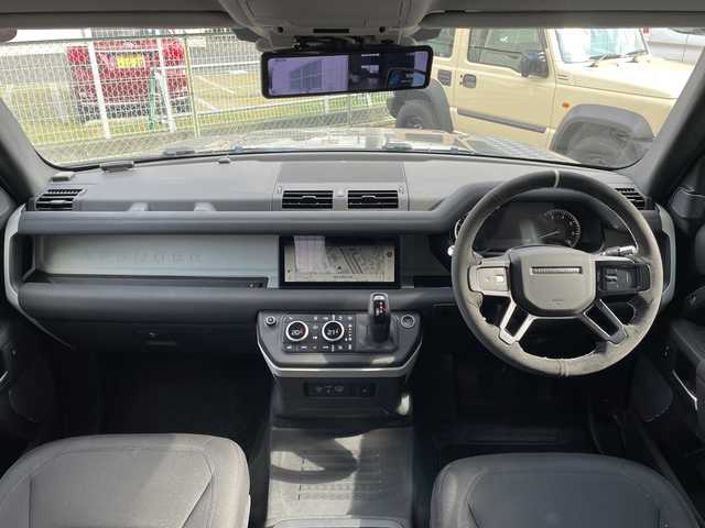 ランドローバー ランドローバー ディフェンダー 110S 岩手県 2020(令2)年 4万km 黒 ワンオーナー/エアサスペンション/全方位カメラ/衝突軽減ブレーキ/レーダークルーズコントロール/レーンキープアシスト/オートマチックパーキングエイド/リアトラフィックモニター/クリアランスソナー/横滑り防止装置/純正ナビ（BT/AM/FM/USB）/アイドリングストップ/ミラー型前後ドライブレコーダー/ビルトインETC2.0/純正ルーフキャリアー/ルーフラック/純正フロアマット/LEDヘッドライト/スマートキー　2本/プッシュスタート/ステアリングスイッチ/保証書/取扱説明書