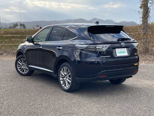 トヨタ ハリアー ハイブリッド プレミアム アドバンスドP 新潟県 2016(平28)年 3.4万km スパークリングブラックパールクリスタルシャイン 4WD/純正SDナビ/CD/DVD/BD/BT/フルセグテレビ/SDミュージックサーバー/全方位カメラ/ETC2.0/ドライブレコーダー/衝突被害軽減ブレーキ/レーンキープアシスト/レーダークルーズコントロール/サンルーフ/革シート/パワーシート/シートヒーター/パワーバックドア/コーナーセンサー/ステアリングスイッチ/スマートキー/プッシュスタート/LEDヘッドライト/オートライト/オートハイビーム/フォグランプ/純正18インチアルミホイール