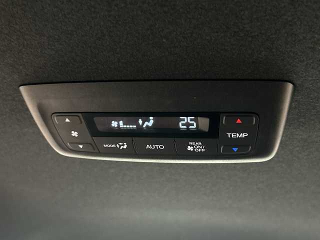 ホンダ ステップワゴン スパーダ eHEV 広島県 2023(令5)年 4.2万km クリスタルブラックパール 禁煙/ホンダセンシング/●衝突軽減ブレーキ（CMBS）/●誤発進抑制機能/●後方誤発進抑制機能/●近距離衝突軽減ブレーキ/●歩行者事故低減ステアリング/●路外逸脱抑制機能/●渋滞追従機能付アダプティブクルーズコントロール（ACC）/●車線維持支援システム（LKAS）/●トラフィックジャムアシスト（渋滞運転支援機能）/●先行車発進お知らせ機能/●標識認識機能/●オートハイビーム/●アダプティブドライビングビーム/BSi/コーナーセンサー/純正９型ナビ（LXM-237VFNi）/・フルセグTV/CD/DVD/Bluetooth/MusicRack/スマホ連携/USB/バックカメラ/両側パワースライドドア/ステアリングスイッチ/革巻きステアリング/パワーテールゲート/コンビシート/前席シートヒーター/２列目オットマン/減速セレクター/電動パーキングブレーキ/ブレーキホールド/トリプルゾーンエアコン/LEDアクティブコーナリングライト/LEDフォグランプ/ETC２．０/フロアマット/１６インチアルミホイール