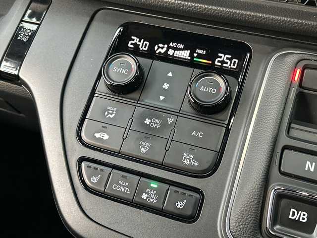 ホンダ ステップワゴン スパーダ eHEV 広島県 2023(令5)年 4.2万km クリスタルブラックパール 禁煙/ホンダセンシング/●衝突軽減ブレーキ（CMBS）/●誤発進抑制機能/●後方誤発進抑制機能/●近距離衝突軽減ブレーキ/●歩行者事故低減ステアリング/●路外逸脱抑制機能/●渋滞追従機能付アダプティブクルーズコントロール（ACC）/●車線維持支援システム（LKAS）/●トラフィックジャムアシスト（渋滞運転支援機能）/●先行車発進お知らせ機能/●標識認識機能/●オートハイビーム/●アダプティブドライビングビーム/BSi/コーナーセンサー/純正９型ナビ（LXM-237VFNi）/・フルセグTV/CD/DVD/Bluetooth/MusicRack/スマホ連携/USB/バックカメラ/両側パワースライドドア/ステアリングスイッチ/革巻きステアリング/パワーテールゲート/コンビシート/前席シートヒーター/２列目オットマン/減速セレクター/電動パーキングブレーキ/ブレーキホールド/トリプルゾーンエアコン/LEDアクティブコーナリングライト/LEDフォグランプ/ETC２．０/フロアマット/１６インチアルミホイール