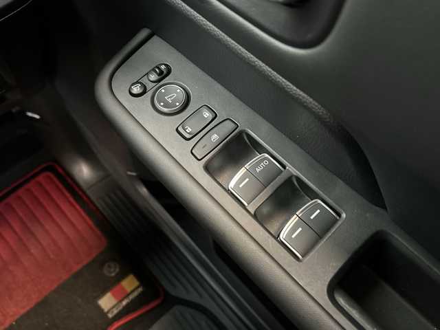 ホンダ ステップワゴン スパーダ eHEV 広島県 2023(令5)年 4.2万km クリスタルブラックパール 禁煙/ホンダセンシング/●衝突軽減ブレーキ（CMBS）/●誤発進抑制機能/●後方誤発進抑制機能/●近距離衝突軽減ブレーキ/●歩行者事故低減ステアリング/●路外逸脱抑制機能/●渋滞追従機能付アダプティブクルーズコントロール（ACC）/●車線維持支援システム（LKAS）/●トラフィックジャムアシスト（渋滞運転支援機能）/●先行車発進お知らせ機能/●標識認識機能/●オートハイビーム/●アダプティブドライビングビーム/BSi/コーナーセンサー/純正９型ナビ（LXM-237VFNi）/・フルセグTV/CD/DVD/Bluetooth/MusicRack/スマホ連携/USB/バックカメラ/両側パワースライドドア/ステアリングスイッチ/革巻きステアリング/パワーテールゲート/コンビシート/前席シートヒーター/２列目オットマン/減速セレクター/電動パーキングブレーキ/ブレーキホールド/トリプルゾーンエアコン/LEDアクティブコーナリングライト/LEDフォグランプ/ETC２．０/フロアマット/１６インチアルミホイール