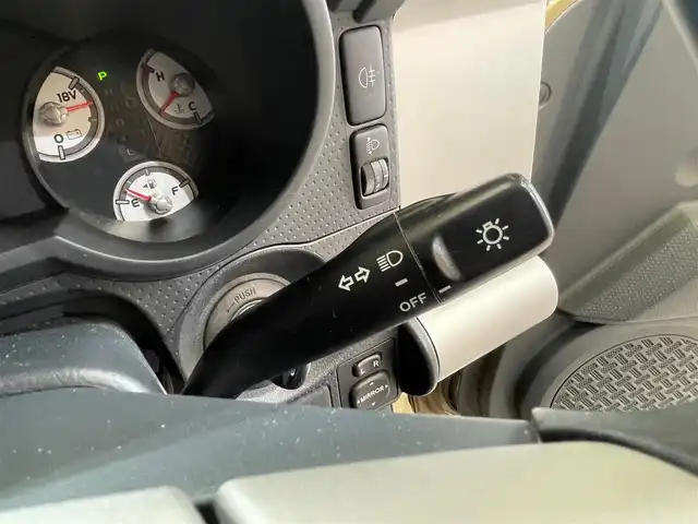 トヨタ ＦＪクルーザー 岩手県 2017(平29)年 8.7万km ベージュ/ホワイト ４WD/背面タイヤ/寒冷地仕様/コーナーセンサー/バックカメラ/クルーズコントロール/横滑り防止装置/純正ナビ（Bluetooth CD DVD フルセグ）/ミラー型ドライブレコーダー/ETC/ヘッドライトレベライザー/ステアリングスイッチ/LEDヘッドライト/LEDルームランプ/リヤフォグランプ/ドアバイザー