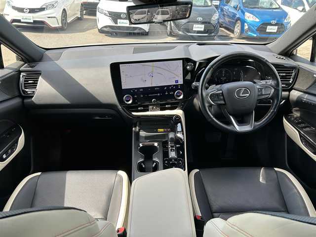 レクサス ＮＸ 350h バージョンL 徳島県 2021(令3)年 2.6万km ソニッククォーツ メーカーナビ/(AM.FM.CD.DVD.BT.フルセグ)/全周囲カメラ/純正エアロ/サンルーフ/マークレビンソンプレミアムサウンド/全周囲カメラ/純正２０インチアルミ/Lexus Safety System +/・プリクラッシュセーフティ/・レーントレーシングアシスト/・レーダークルーズコントロール/・アダプティブハイビームシステム/・セーフイグジットアシスト/レザーシート/・シートヒーター/・エアシート/メモリシート/前後ドラレコ/ヘッドアップディスプレイ/置くだけ充電/保証書/取扱説明書/記録簿
