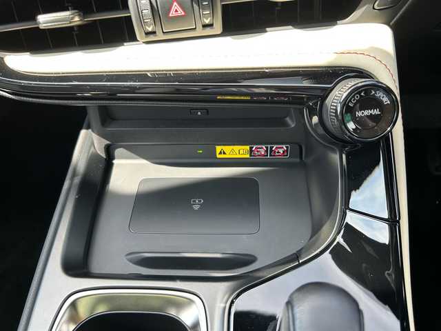 レクサス ＮＸ 350h バージョンL 徳島県 2021(令3)年 2.6万km ソニッククォーツ メーカーナビ/(AM.FM.CD.DVD.BT.フルセグ)/全周囲カメラ/純正エアロ/サンルーフ/マークレビンソンプレミアムサウンド/全周囲カメラ/純正２０インチアルミ/Lexus Safety System +/・プリクラッシュセーフティ/・レーントレーシングアシスト/・レーダークルーズコントロール/・アダプティブハイビームシステム/・セーフイグジットアシスト/レザーシート/・シートヒーター/・エアシート/メモリシート/前後ドラレコ/ヘッドアップディスプレイ/置くだけ充電/保証書/取扱説明書/記録簿