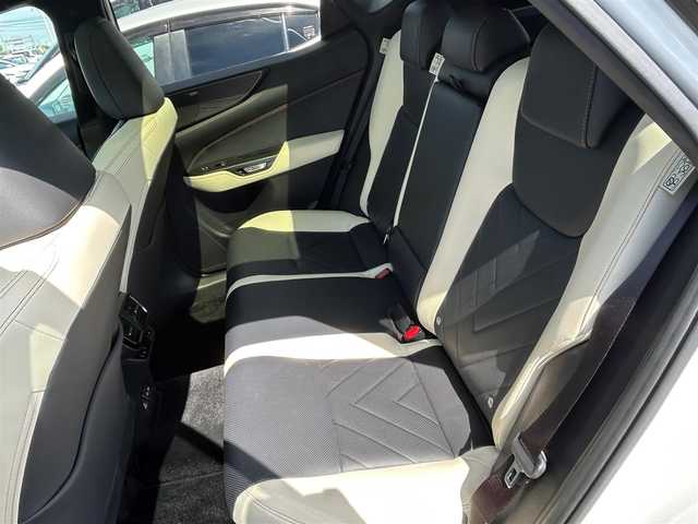 レクサス ＮＸ 350h バージョンL 徳島県 2021(令3)年 2.6万km ソニッククォーツ メーカーナビ/(AM.FM.CD.DVD.BT.フルセグ)/全周囲カメラ/純正エアロ/サンルーフ/マークレビンソンプレミアムサウンド/全周囲カメラ/純正２０インチアルミ/Lexus Safety System +/・プリクラッシュセーフティ/・レーントレーシングアシスト/・レーダークルーズコントロール/・アダプティブハイビームシステム/・セーフイグジットアシスト/レザーシート/・シートヒーター/・エアシート/メモリシート/前後ドラレコ/ヘッドアップディスプレイ/置くだけ充電/保証書/取扱説明書/記録簿